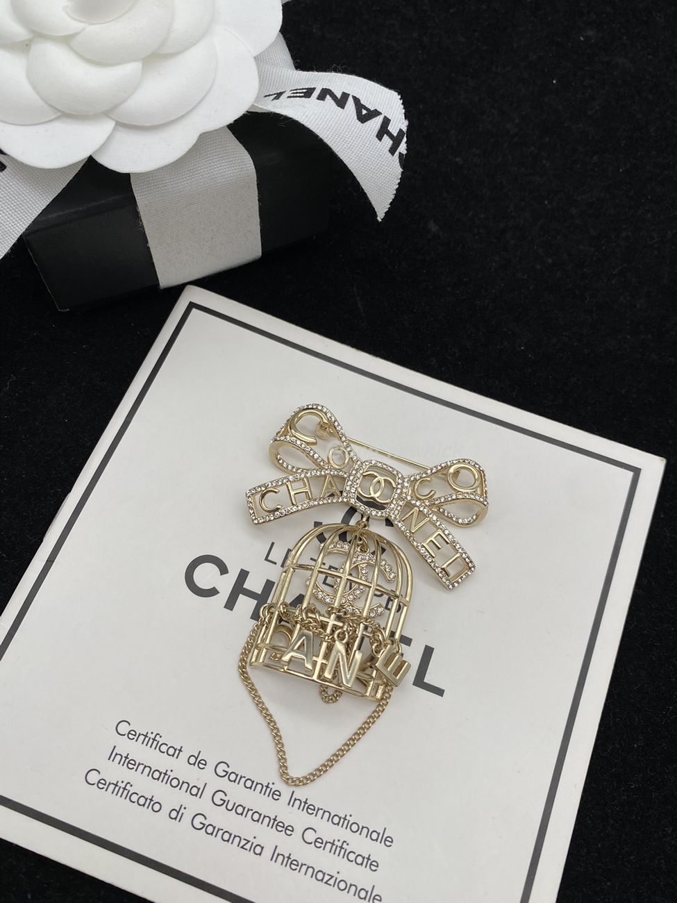 Chanel Glass Pearl Cc Gold Brooch (19) - www.newkick.vip